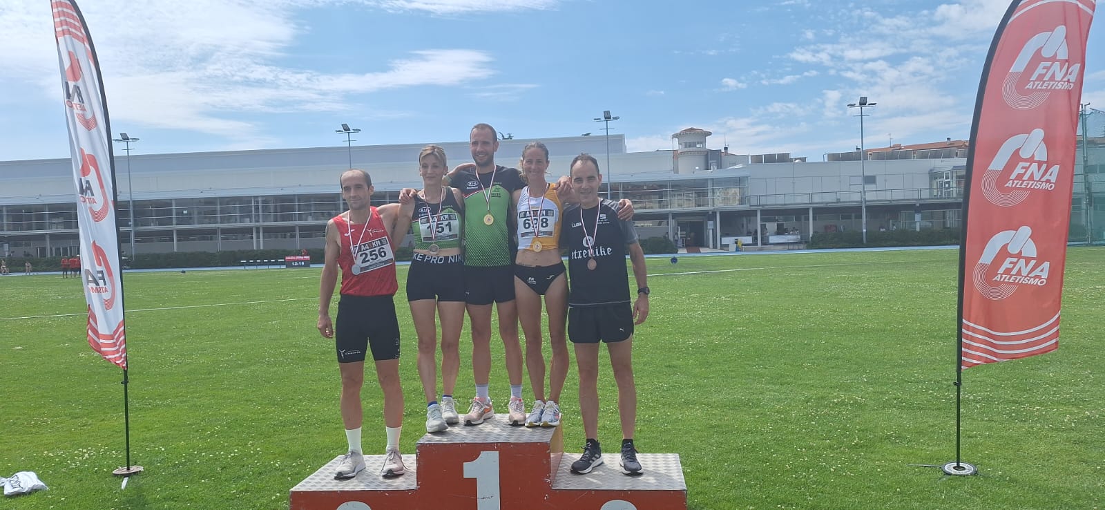 Plata para María Velázquez